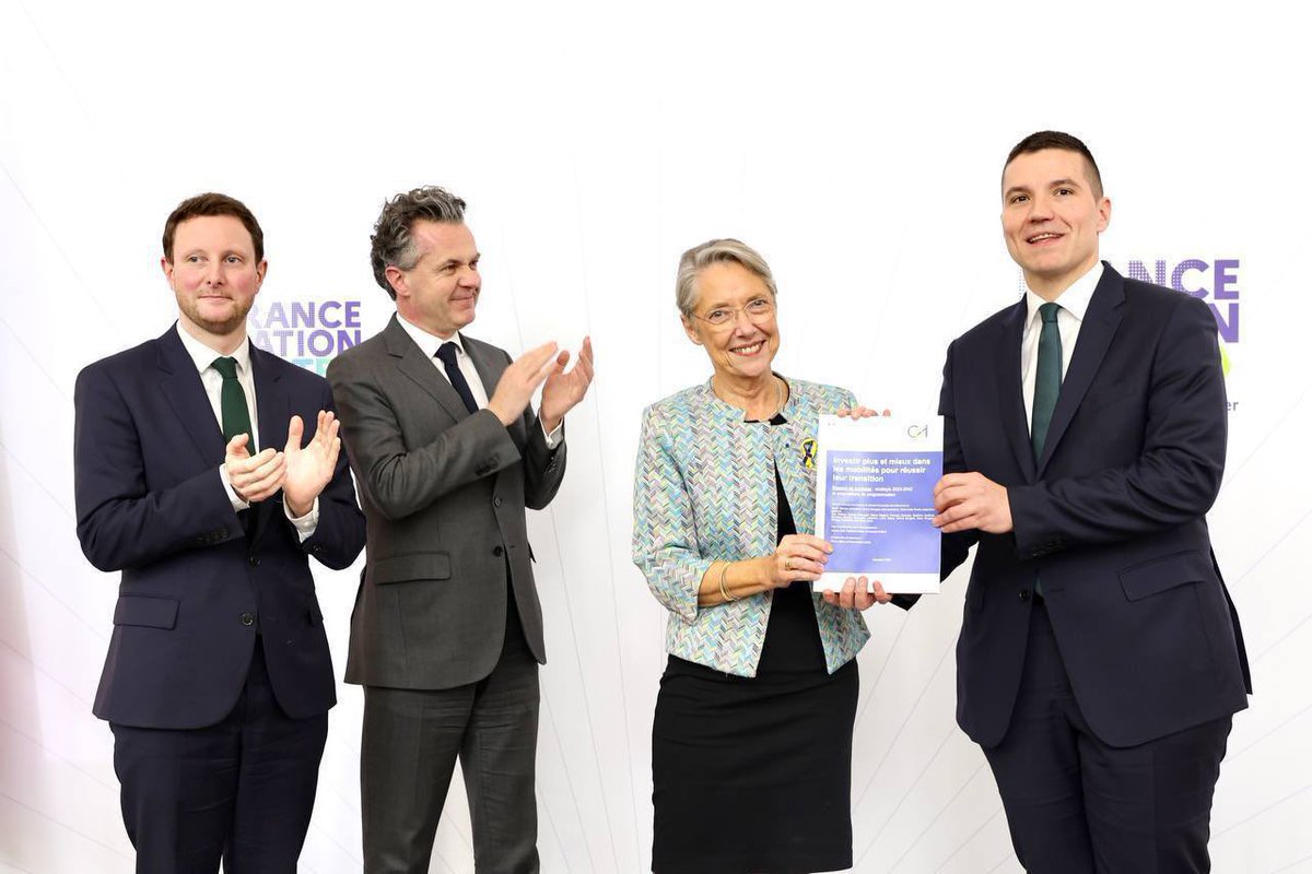 ChristopheBechu's tweet photo. 100 milliards d'euros d'ici 2040 : pour l’avenir des transports ! 

Décarboner la mobilité, réduire nos émissions de CO2 et sortir de notre dépendance aux énergies fossiles : c'est notre ambition avec @Elisabeth_Borne et @CBeaune. https://t.co/jcazZoSVny
