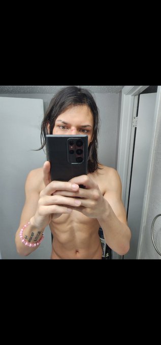 I just woke up so my, uh, everything is a mess. https://t.co/B2pAFslqOX