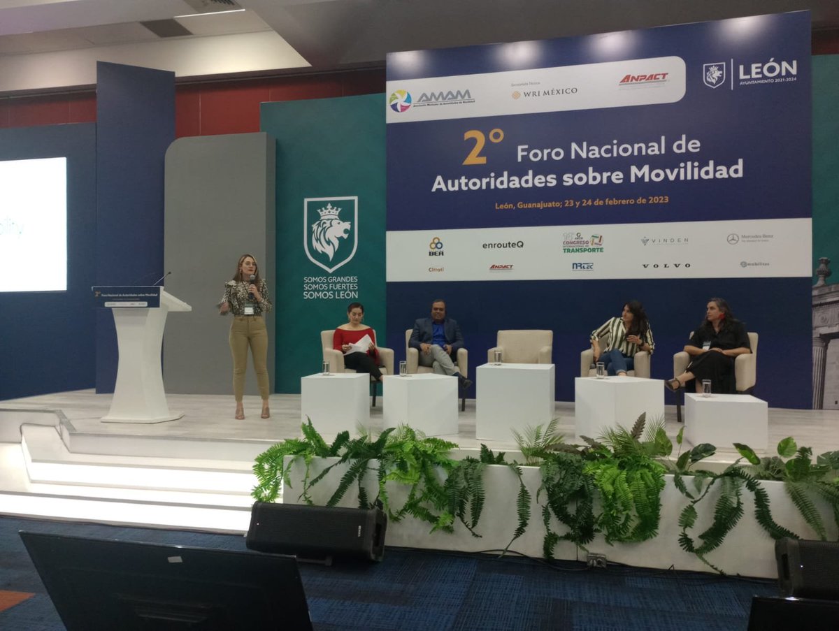 autoridades_mov's tweet photo. 2°#ForoAMAM "La electromovilidad es una unión en conjunto entre el sector energía y el sector transporte", @Maferoc 
#EnVivo https://t.co/M81rBTMsKe https://t.co/fI67ljXjdi