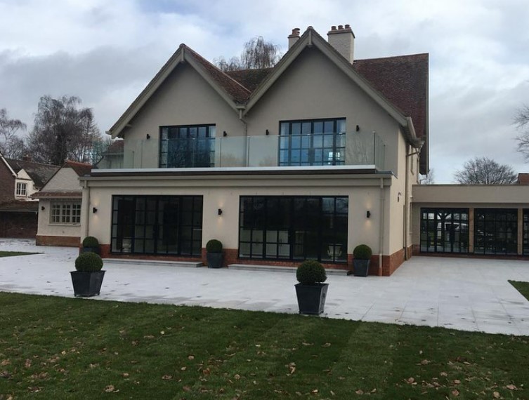 YeomanRainguard's tweet image. This stunning #newbuild home is one of our favourite recent projects! 

We supplied our products in a custom ‘Roasted Bracken’ shade, and now the project is complete we’re so happy with the results! 

Browse our range of products:
rainguard.co.uk/material/ 

#RainwaterSystem