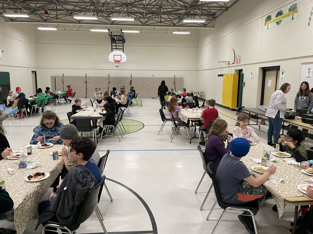 ches_school's tweet photo. Our pancake breakfast this morning was so delicious and so much fun…thank you to our staff and students for putting on such a wonderful event 
@ugdsb @Btaha #pancakebreakfast https://t.co/i3rgAqtoKm