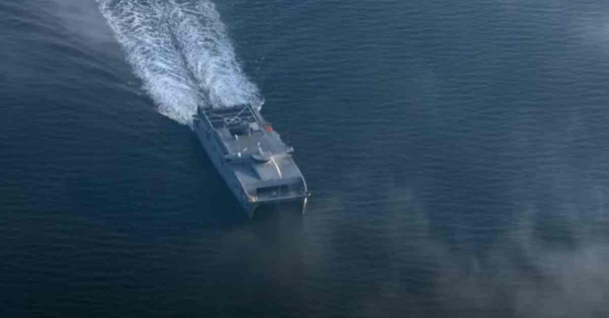 MarineInsight's tweet photo. 337 ft Long US Navy Ship USNS Apalachicola Could Travel 30 Days At Sea, Unmanned 

..Check Out this article 👉https://t.co/Npz0NDOeac 

#US #NavyShip #AutonomousShip #CrewlessShip #Shipping #Maritime #MarineInsight #Merchantnavy #Merchantmarine #MerchantnavyShips https://t.co/hN1TScq088