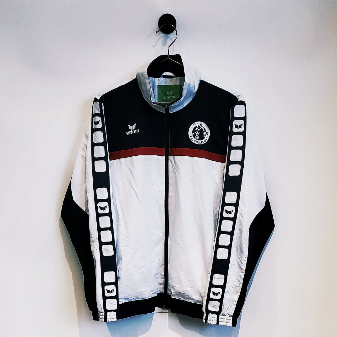 RecoveryVintage's tweet image. Retro and vintage track tops like this Belgium Y2K football jacket are now on our website. 
.
#vintagerecovery #tracktop #y2k #retrotracktop #vintagetracksuit #windbreaker #shelljacket #belgium #football #vintageuk #bromley #bexley