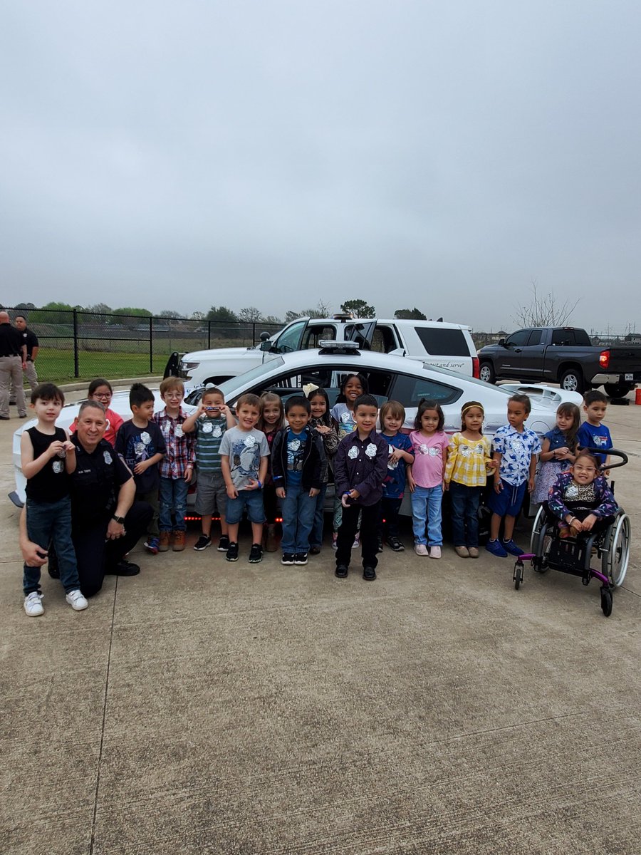 MrsDanas_CPE's tweet photo. Thank you @PasadenaPDTX for coming to our Career Day! #CampCPE #ChoseLP https://t.co/YCp4z1HEQL