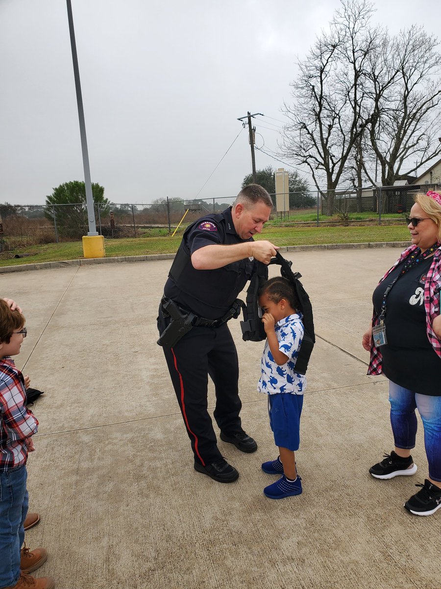 MrsDanas_CPE's tweet photo. Thank you @PasadenaPDTX for coming to our Career Day! #CampCPE #ChoseLP https://t.co/YCp4z1HEQL