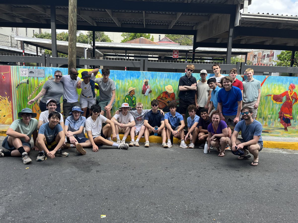 Regis_Service's tweet photo. Day 4: Ash Wednesday. We attended a beautiful mass at Jerusalem @MustardSeedComm followed by a trip to the Art walk on Water Lane and a birthday cake for Thomas! @RegisHighSchool https://t.co/e39lXBqhfz