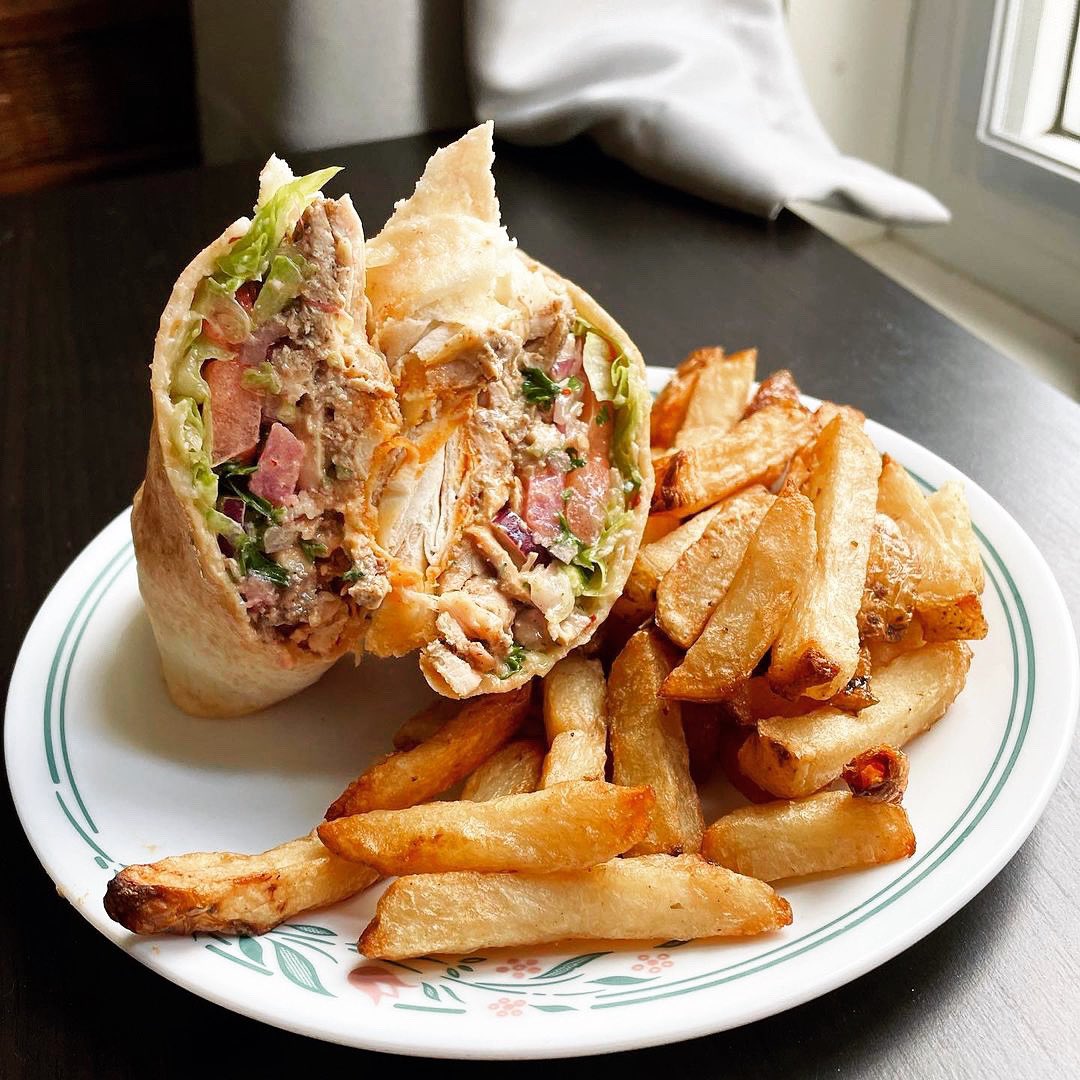 eatingyyz's tweet photo. I can read your mind and know you *want* this! Shame on me for not knowing this but Johnny's #Shawarma is the local spot of taste in the east end since 1995! ๐
โน๏ธ @johnnysshawarma
๐ 1904 Kennedy Rd, #Scarborough
โ 416-298-7917
#TorontoRestaurant #johnnysshawarma #eatingyyz https://t.co/QXPNwyXyn9