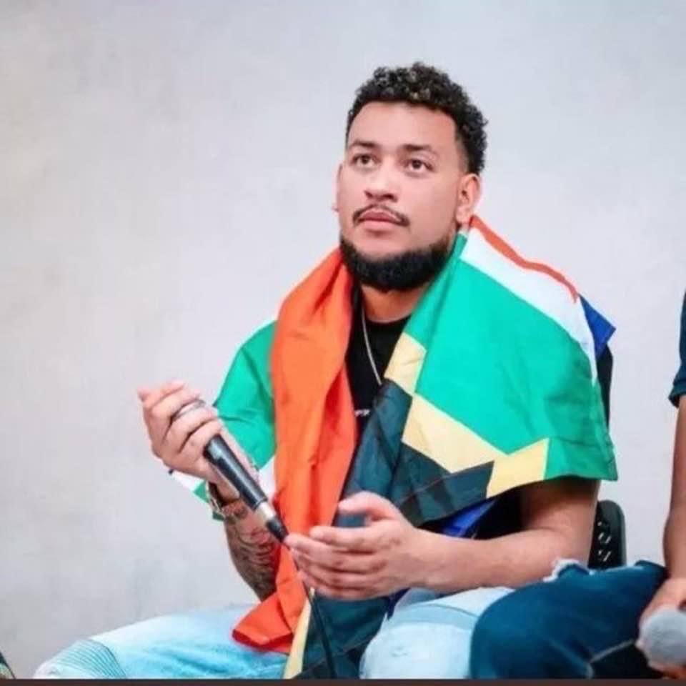 Badkhombo's tweet photo. No one has carried the SA flag wen performing around the globe like @akaworldwide https://t.co/1V0DJiH2EU