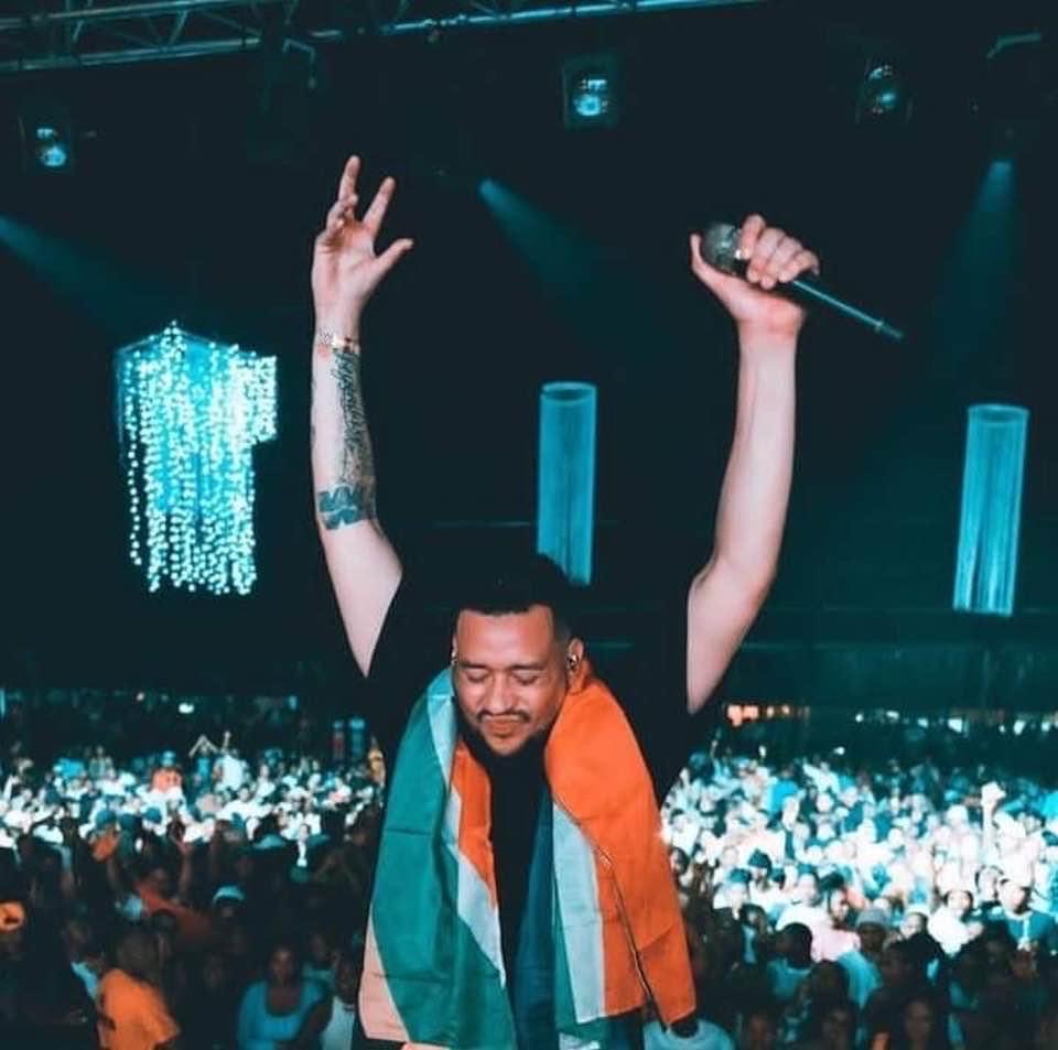Badkhombo's tweet photo. No one has carried the SA flag wen performing around the globe like @akaworldwide https://t.co/1V0DJiH2EU