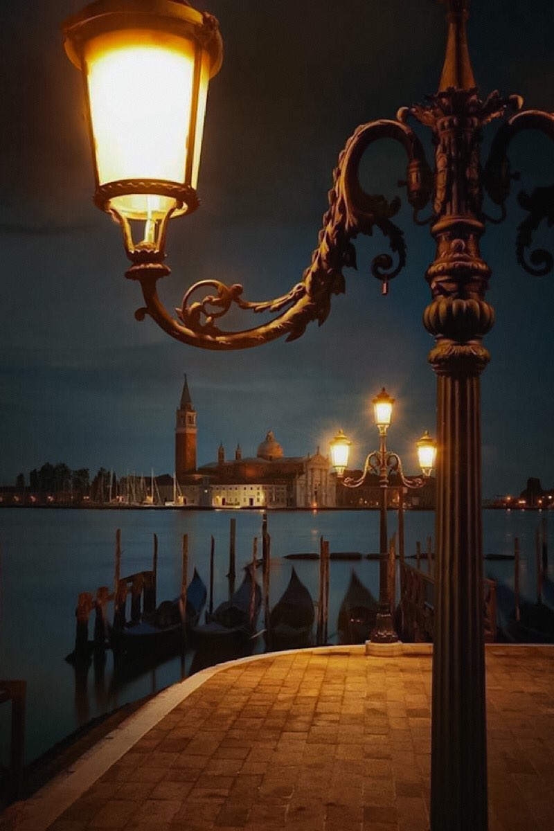 capuana7's tweet photo. @Luna_Rossa__ @__Liliana____ @OriettasRecipes Buonanotte 😘❤️ https://t.co/23lZGXgAAa