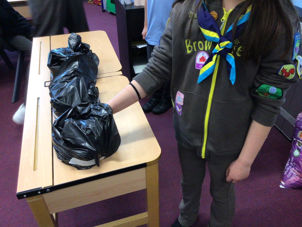 MBPSYear5's tweet image. Year 5 had lots of fun in #MBPSScience this week. They had to be brave and put their hands inside mystery bags, then describe the properties of the different materials! 🧪🪅 #MBPS