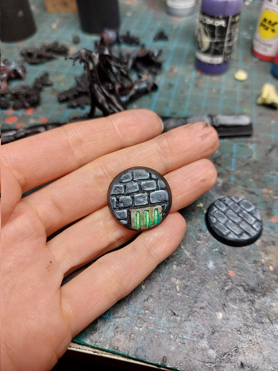 aurelie_schick's tweet photo. I modeled dungeon floor bases 😁
#tabletopcommunity #tabletopleipzig #miniaturepainting https://t.co/3yCdz72hiz