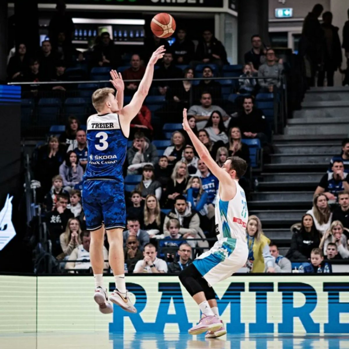 dinamo_sassari's tweet photo. 𝗟'𝗜𝗡𝗖𝗥𝗘𝗗𝗜𝗕𝗜𝗟𝗘 𝗩𝗜𝗧𝗧𝗢𝗥𝗜𝗔

💯Una tripla di Kullamae su assist di Treier regala un'incredibile vittoria all'Estonia contro la Slovenia.
Treier chiude con 13 punti, 6 rimbalzi e 4 assist

Grande Kaspar 👏

#fibawordlcup #fiba #qualifiers #estonia #treier #giganti https://t.co/fmFgrLWk2I