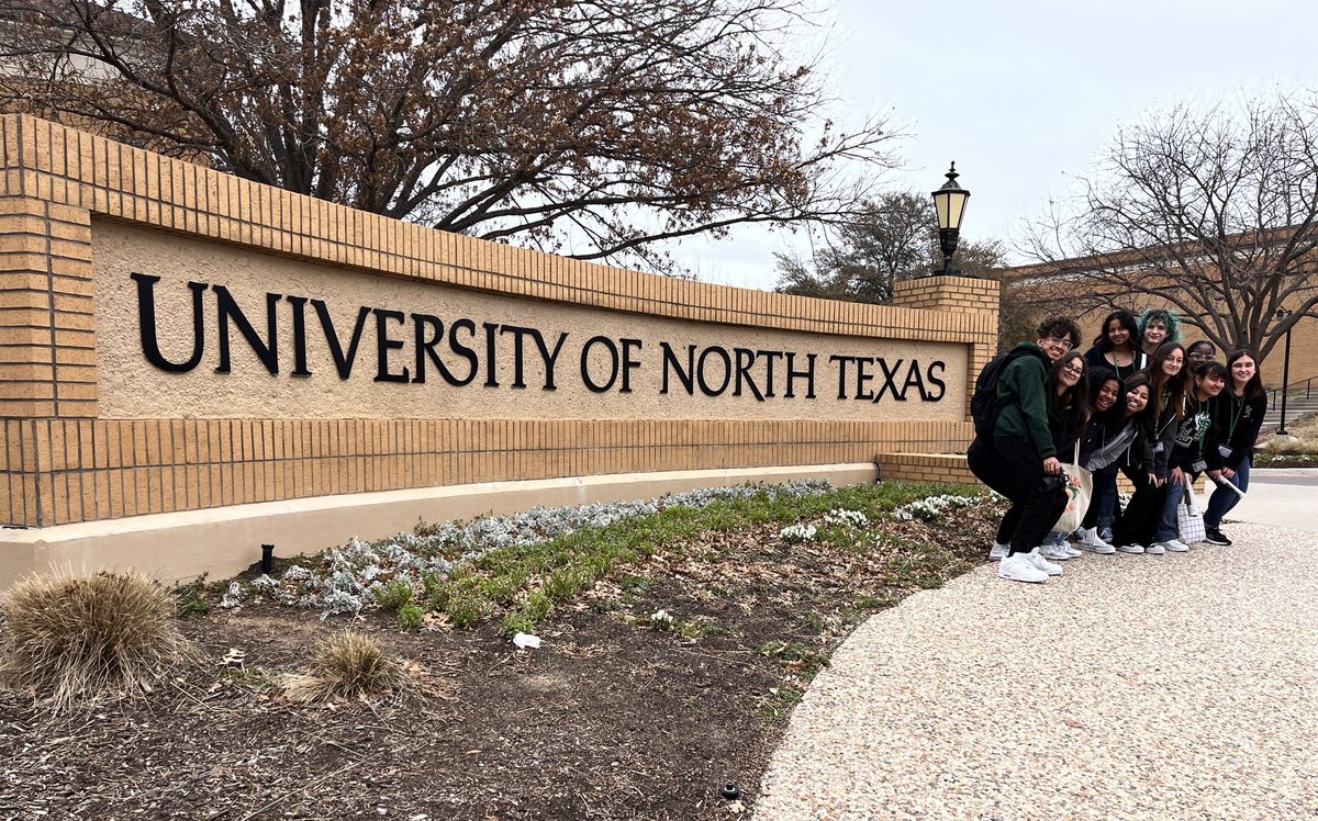 lreaglemedia's tweet photo. Eagle Media students experienced college life and toured the University of North Texas &amp; Mayborn School of Journalism today!  💚🦅 @ScholasticJWeek @LRHS_ENN @LakeRidgeEagles @UNTnews @MaybornUNT https://t.co/IvU48dHcWr