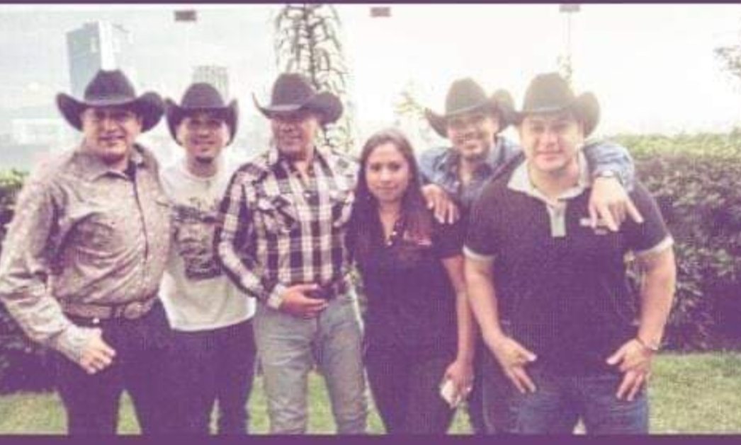 Jessyidg's tweet photo. Una foto emblemática el día que tuve oportunidad de entrevistar a una agrupación con una gran trayectoria  @Grupo_Bronco https://t.co/KsnvrEekGk