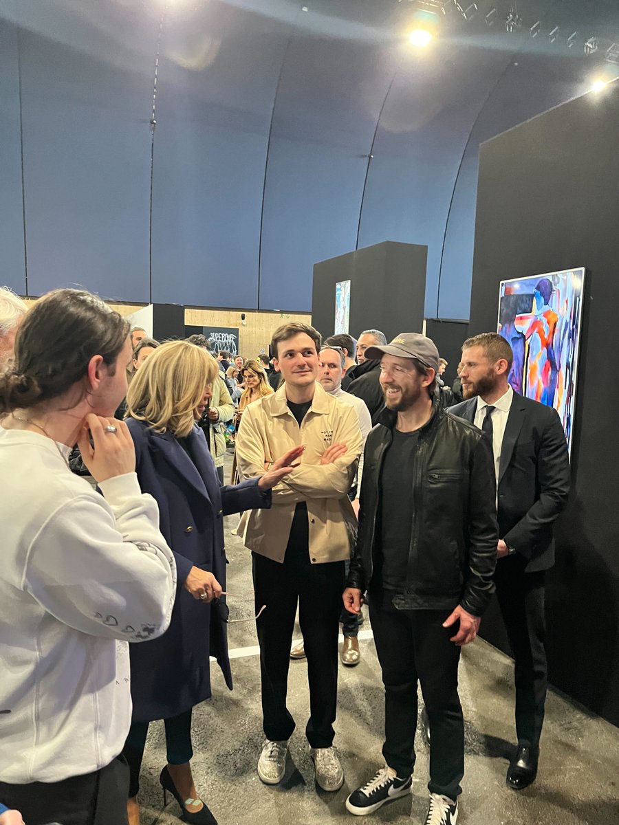 SuperRare's tweet photo. A pleasure to have the First Lady of France, Mrs Brigitte Macron, visit the SuperRare x @bottoproject booth today at NFT Paris! 💎 https://t.co/2HUxEZNJXD