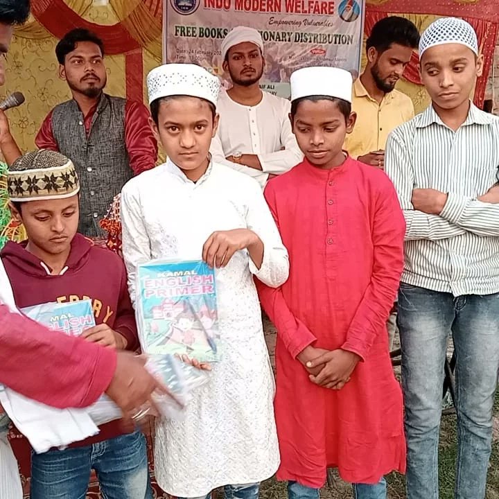 IndoWelfare's tweet photo. On #24thFeb2023 @ 3pm, @IndoWelfare organized FreeBooks&Stationery DistributionDrive @ Madrasa Islamia Shamsul-Uloom, Forbesganj, #Araria #Bihar
In which small children studying in madrasa were given free copy-books and pencils.
@NitishKumar @DmAraria @BhaiZamakhan https://t.co/PIqOqO7j82