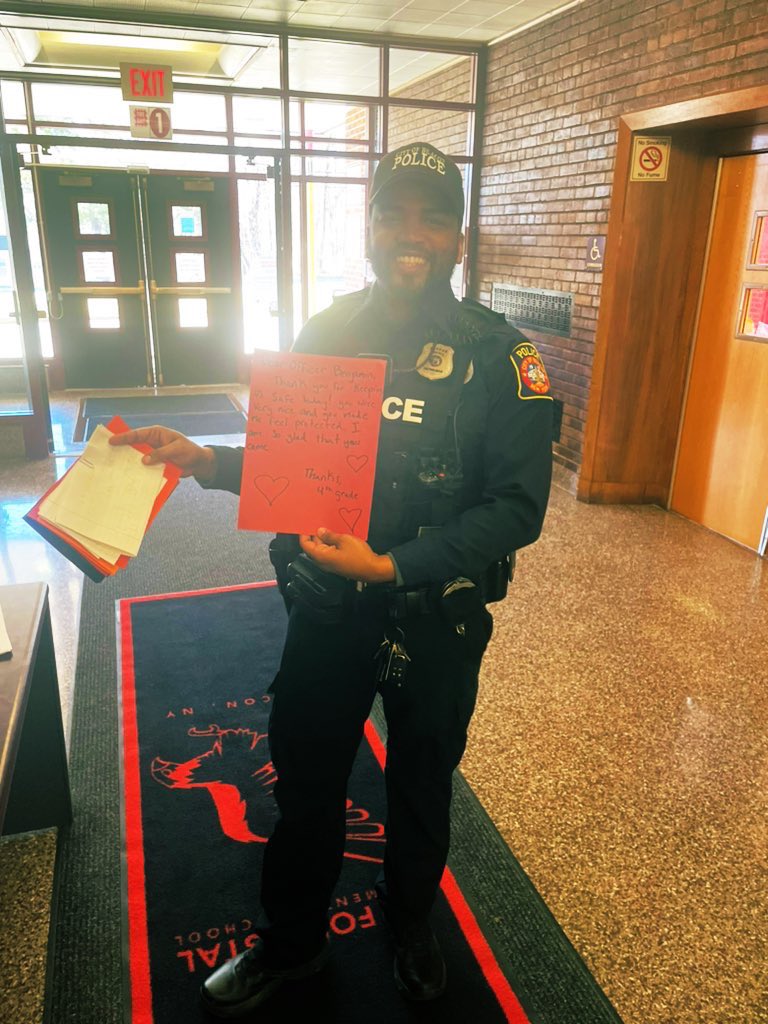MsSessoms's tweet photo. One of our 4th grade classes decided to write Officer Benjamin cards to thank him for spending the day here with us and helping to keep our community safe! @JVFElementary @jvfptso #JVFConnectED https://t.co/sXDitCMQTm