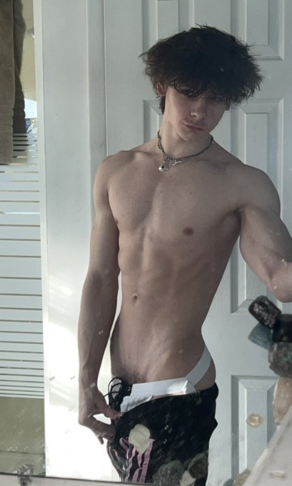 rt if u want the jockstrap to come off ;) https://t.co/Les6IiwBjE