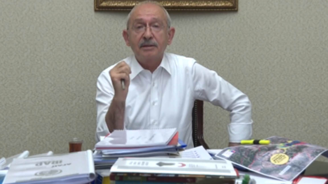 Kılıçdaroğlu: Genç anne ve babalara sesleniyorum; biliyorum çok zor. Başta yapamadık ama en azından bu saatten sonra çocuklarımızın yanında ne konuştuğumuza, ne izlediğimize dikkat etmemiz lazım
t24.com.tr/haber/kilicdar…