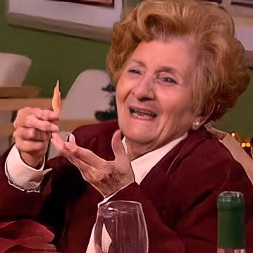 ultimoepisodio0's tweet photo. ¡Vamos a por la última del día!
 
¿Creéis que Amparo, la abuela de Roberto, consiguió pelar la gamba? 
¡Os leemos!

#UltEpiaqnhqv #series #comunidad #murcia #diversion #escaperoom #blog https://t.co/YIaGX5MWzN