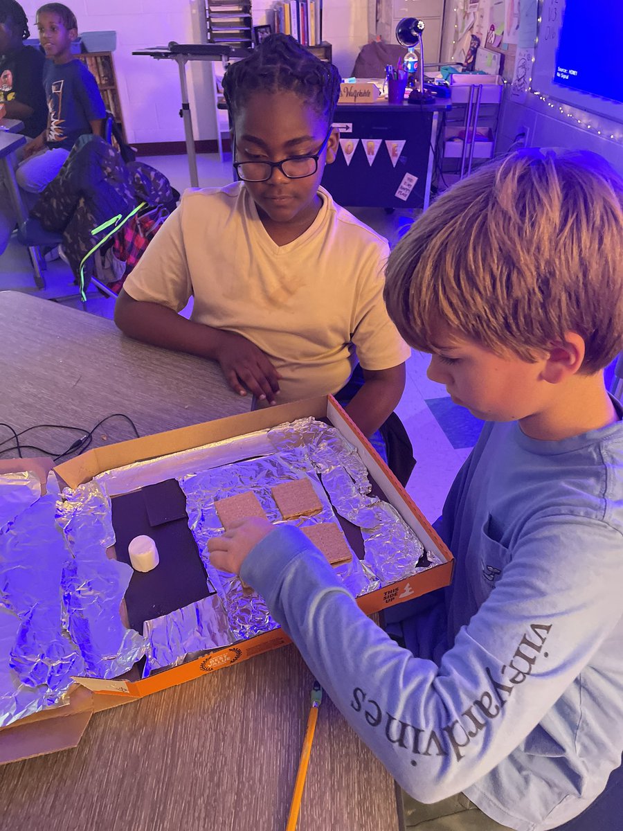 HollyWulfekuhle's tweet photo. Creating a solar powered oven for STEM Day Friday… s’mores created by renewable resources…@OES_Braves #STEMeducation #BuildtheBestSPS @ScienceSPS https://t.co/RrqVROppDQ