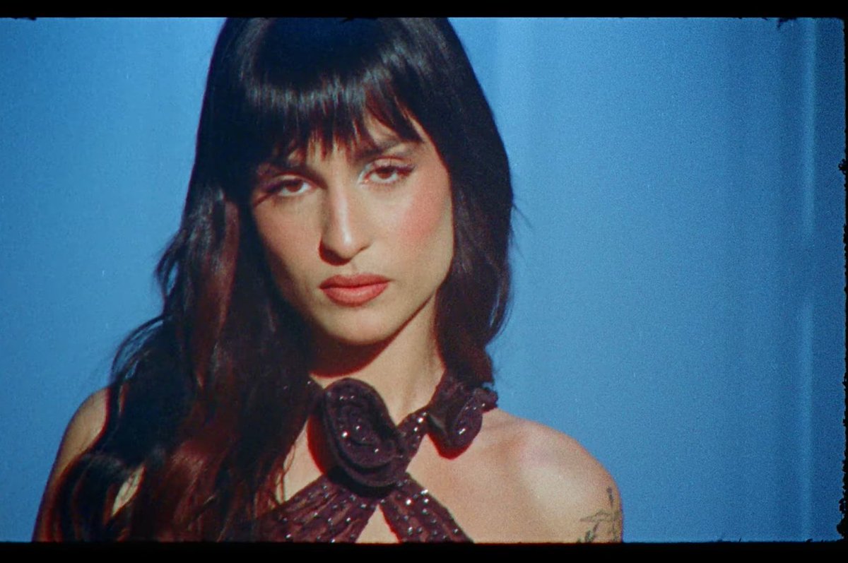 kehily_'s tweet photo. @NLacunzaCFO Su primera aparición en el video 😲
#MHPXT https://t.co/vampUxCC7I