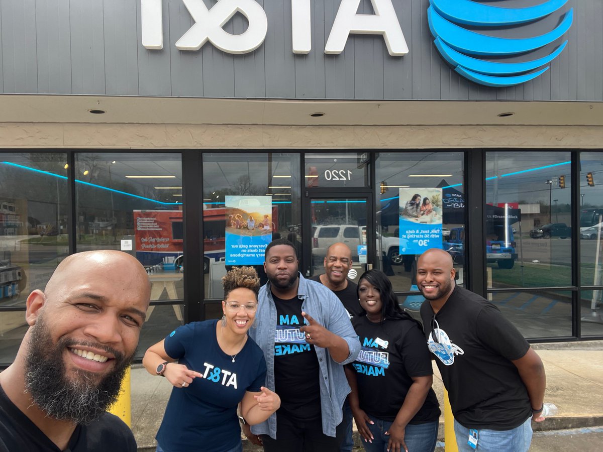 Huge shoutout to @DesmondCarson_ @ATT partners at @LifeatAlliance #SelmaAL for providing a food truck and receiving canned food donations to continue to help the community recover from the tornado 🙌 @SBlackmon30klub @DemetrusHayes1 @WeAreTheGulf @thomasjennetten