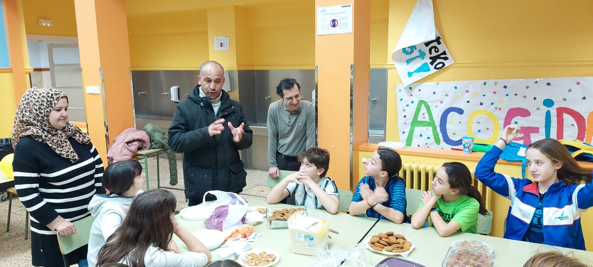 smiportu's tweet photo. Engoitik por el mundo. 

Siria, Senegal y Bolivia se han acercado hoy a #Engoitik para conocer su cultura y reconocer que la diversidad es un regalo.

Eskerrik asko gurekin egoteagatik.

#EtorkizunariBegira #AdostekoPrest @KristauEskola https://t.co/zm89ibtyfv