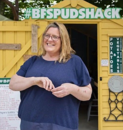 Yayyy. Saturday tomorrow and that means #BFSpudShack We have lots of lovely spuds, and some in season veg too. 
#GoldenWonder
#KerrPinks #Rooster #Dunbar 
#RedEmmalie #Violetta #PinkFirApple #MayanGold 
Let the #SpudChats commence 😊