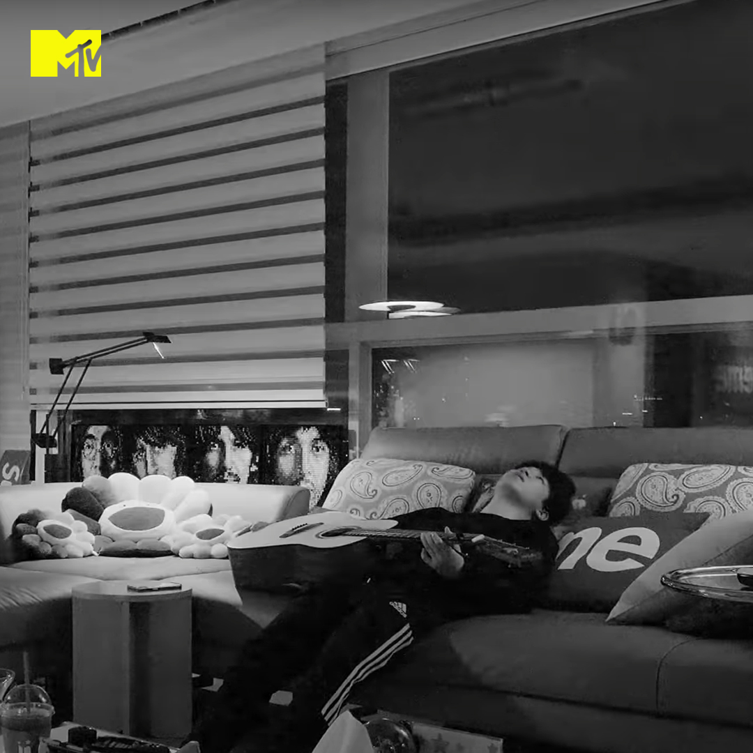 MTVBrasil's tweet photo. Estamos surtando com a tracklist de Face que o Jimin liberou! 😱🥰 Conta pra gente se estão ansiosos também 👇🏻

#MTVMúsica | 📷: #jimin https://t.co/lazrMngbOS