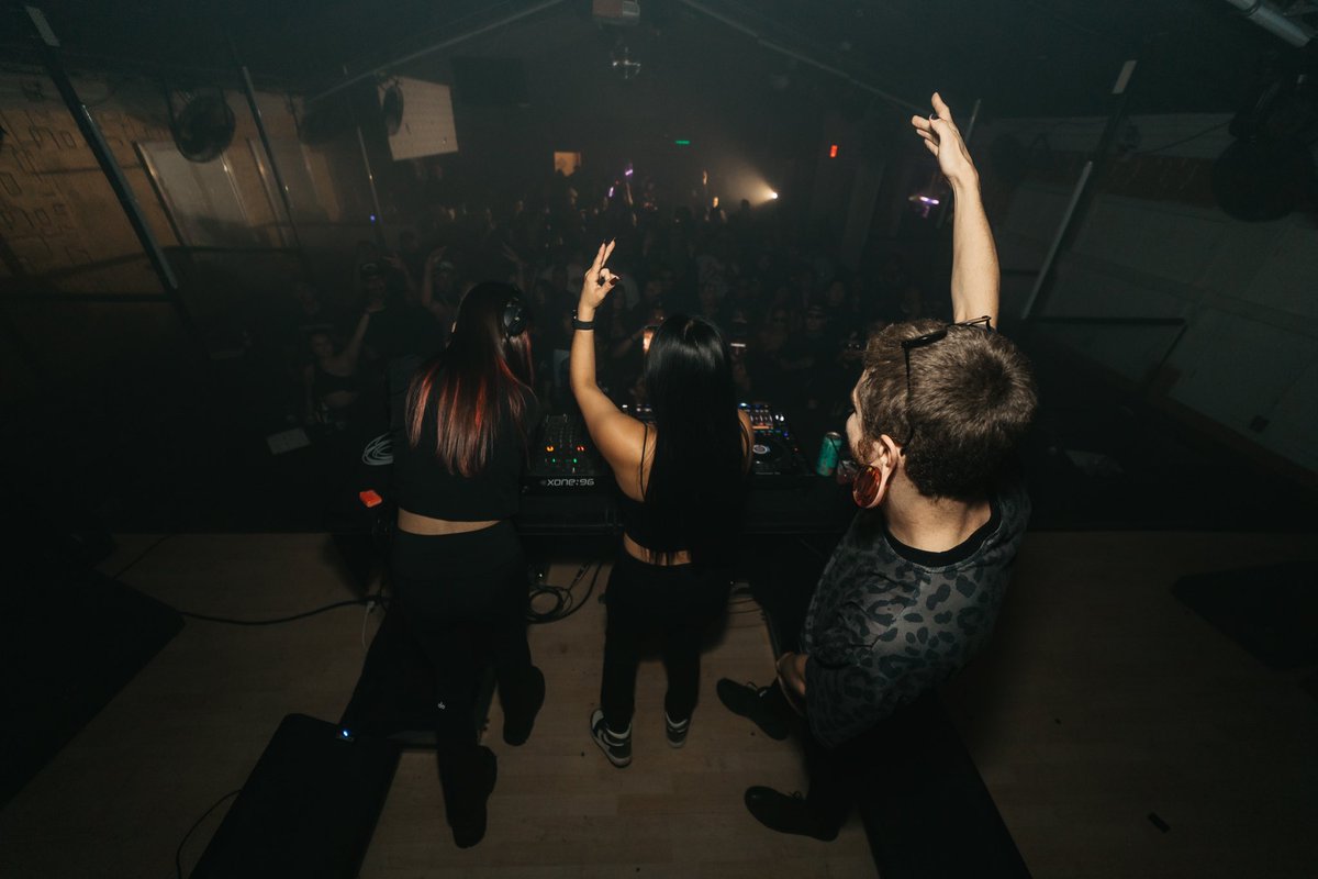 Last weekend with CHARLIE SPARKS was a vibe 🖤 got to do a lil surprise b3b with CLAWZ &amp;&amp; <a href="/MoreliaOfficial/">🐍Morelia🕷</a> also!