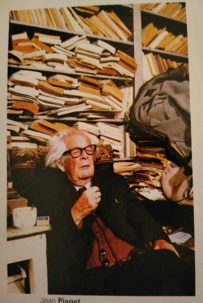 LluisAgusti's tweet photo. Acabo de descobrir aquesta fotografia de la biblioteca de Jean Piaget i estic una mica en xoc. https://t.co/o4PikmQc05