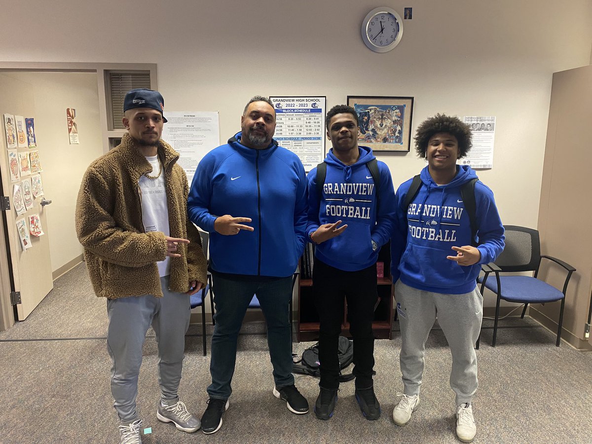 lgdcma's tweet photo. The Grandview 🐐 (along w/Bo Bolen)came and visited me today and had a chance to talk to the future of Grandview RBS. Thank you Hayden Blubaugh for blessing me with your presence. I'm proud of the man you've become and are going to be #RTMFO #packbacks https://t.co/gA4pWJJasV
