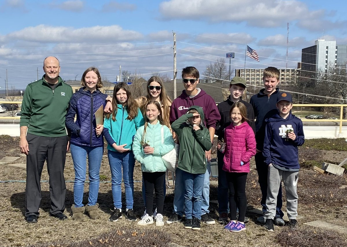 MissouriSandT's tweet photo. For #EngineersWeek βοΈ and Introduce a Girl to Engineering Day, @SandT_CArE let students visit the S&T green roof and learn ways to improve urban water and energy sustainability! π #MinerPride https://t.co/tpAeXCMlM2