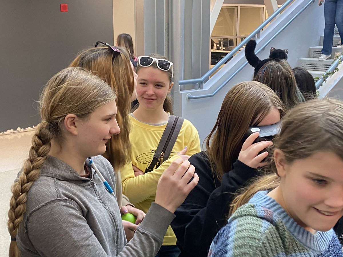 MissouriSandT's tweet photo. For #EngineersWeek βοΈ and Introduce a Girl to Engineering Day, @SandT_CArE let students visit the S&T green roof and learn ways to improve urban water and energy sustainability! π #MinerPride https://t.co/tpAeXCMlM2