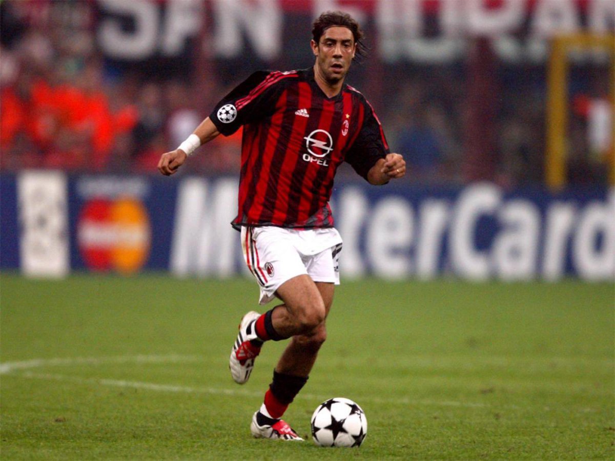 BJY_2152's tweet photo. Had a reminiscing couple of hours before work, watching #ClassicGames from #SerieA & the younger generation have no idea how good this man was #AbsoluteBaller😎🔥 🇵🇹 https://t.co/ebQWMABOGD