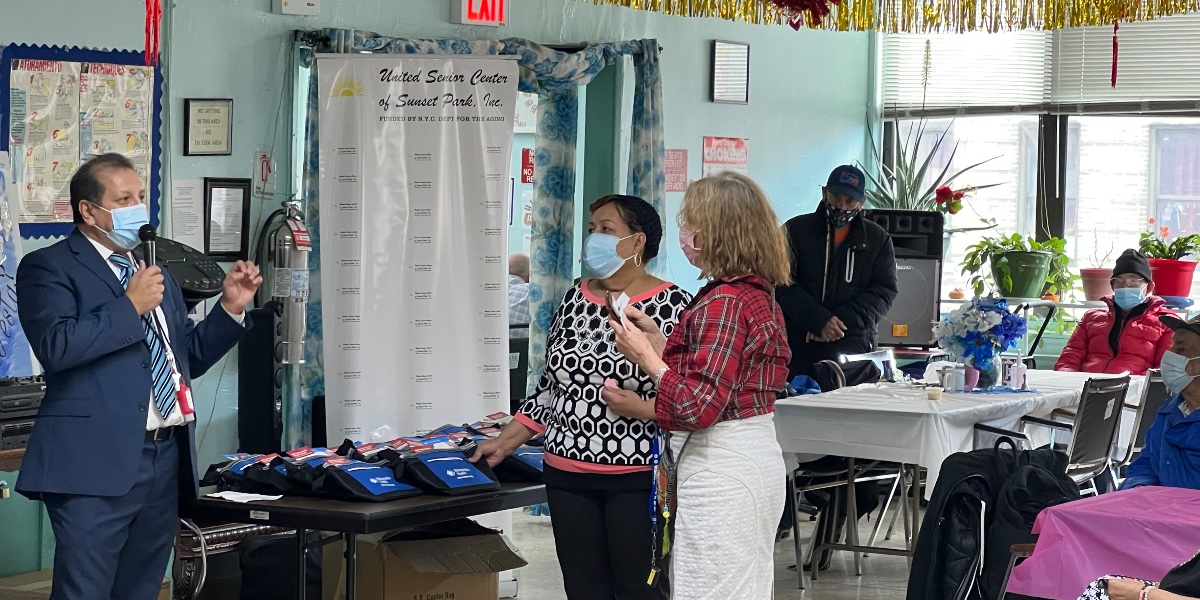MaimoHealth's tweet photo. This morning, #TeamMaimo cardiologist Dr. Carlos Rodriguez held a Spanish-language Heart Health Lecture at United Senior Center of Sunset Park.

Caring for a borough as diverse as Brooklyn, we're thrilled to be able to bring accessible health programming to the community. https://t.co/Ta11XPmml0