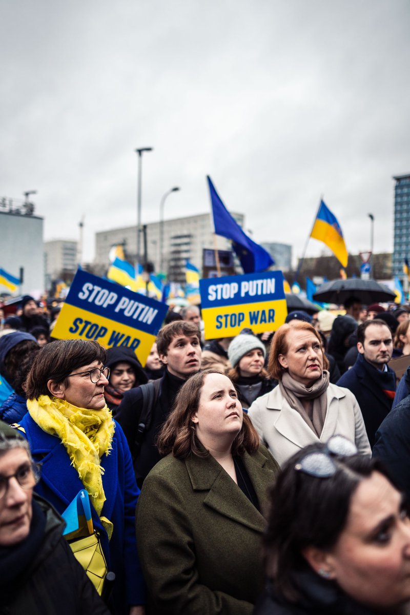 Wenn die Ukraine aufhört zu kämpfen, endet die Ulraine. Wenn Russland aufhört zu kämpfen, endet dieser Krieg. 

Und deshalb unterstützen wir die Ukraine, weil wir wollen, dass dieser Krieg endet. Und weil wir echten Frieden wollen 🇺🇦 #StandWithUkraine