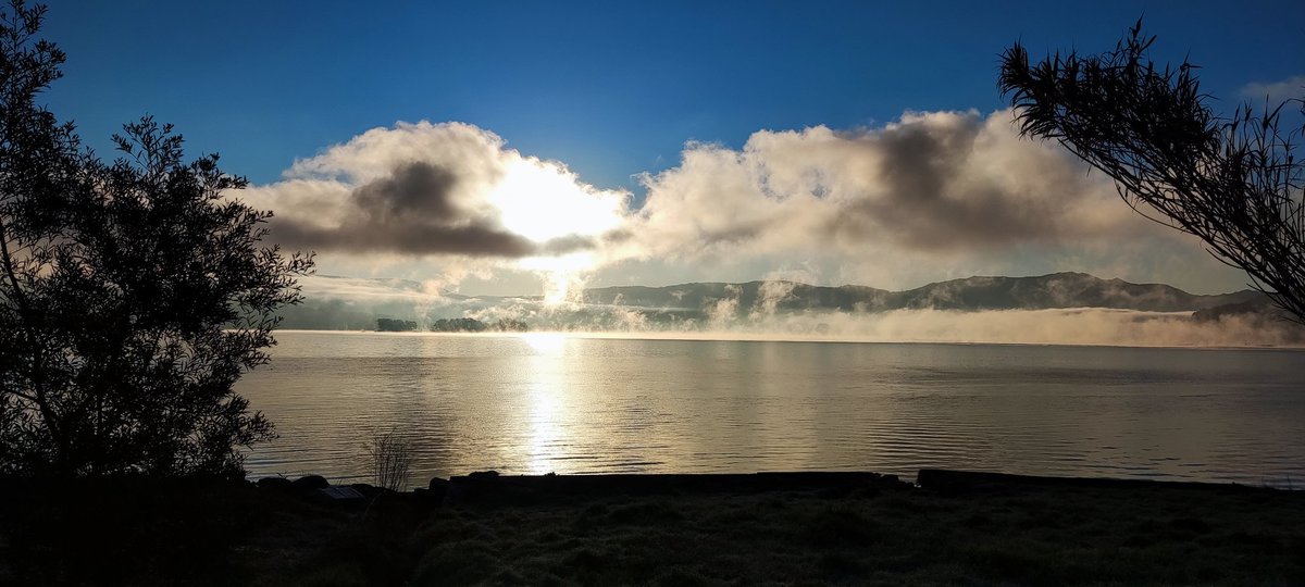hgboiero's tweet image. Amanece y "arde" la ría en San Andrián de Cobres #Santradán #Rande