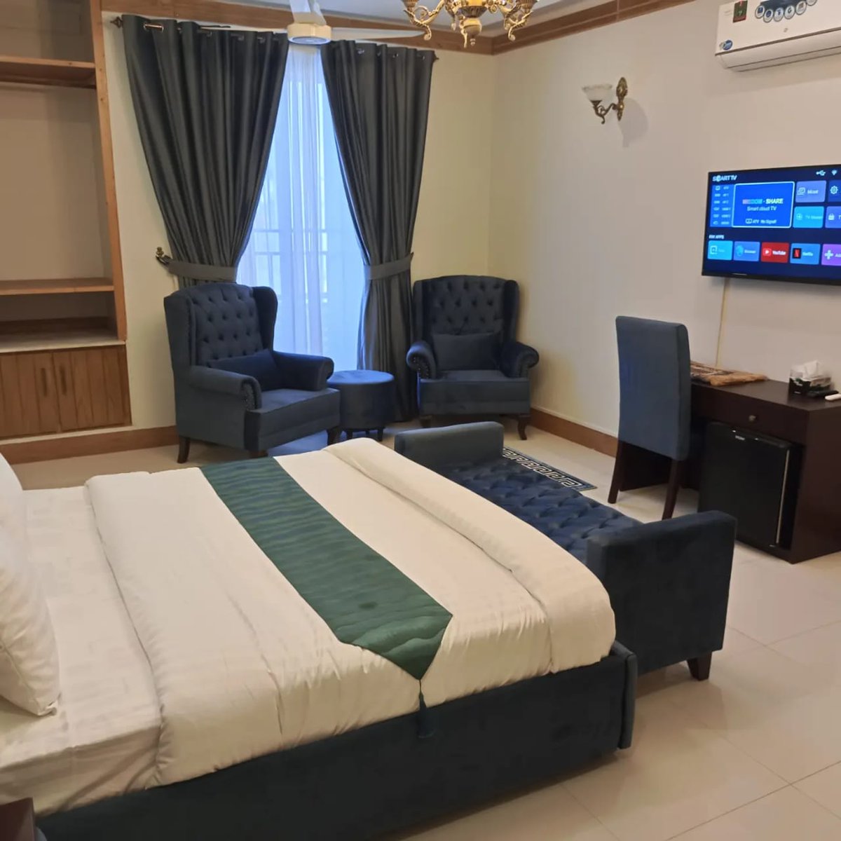 akramw376's tweet photo. Enjoy your stay at Peace Palace and have the most luxurious stay.

🆓 Special Facilities

👉 High-speed internet
👉 24-Hours Security
👉 Breakfast Buffet
👉 Smart LED
👉 Inverter
👉 &amp; Much More...

👉 For Reservation 𝟮𝟰/𝟳.
📲 𝗪𝗵𝗮𝘁𝘀𝗔𝗽𝗽 &amp; 𝗖𝗮𝗹𝗹: +92 3405591155 https://t.co/1rMwZe9lzw