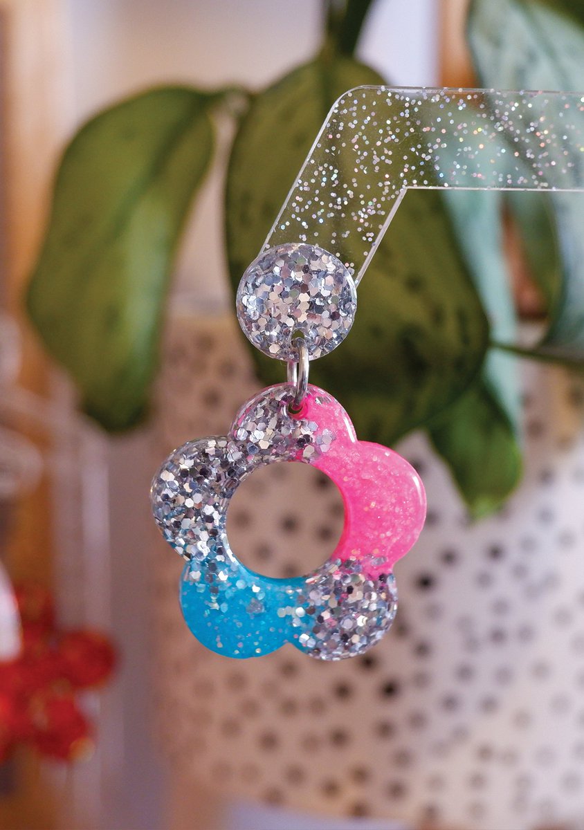 jazzythingsco's tweet photo. ✨ NEW EARRINGS ✨

One pair, very very unlikely to ever be made again!
 https://t.co/Ba20YXYo3b https://t.co/PKUwPVAxpo