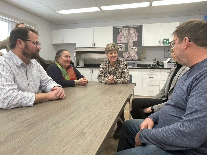 mclaudebibeau's tweet photo. Que ce soit au Site expérimental de Frelighsburg ou au Centre de R&amp;D de #StJeanSurRichelieu, @AAC_Canada explore des méthodes alternatives aux pesticides comme l'agriculture de précision ou la simplification des processus. C'est l'innovation mise au service de l'environnement ! https://t.co/R3EAssTKaz