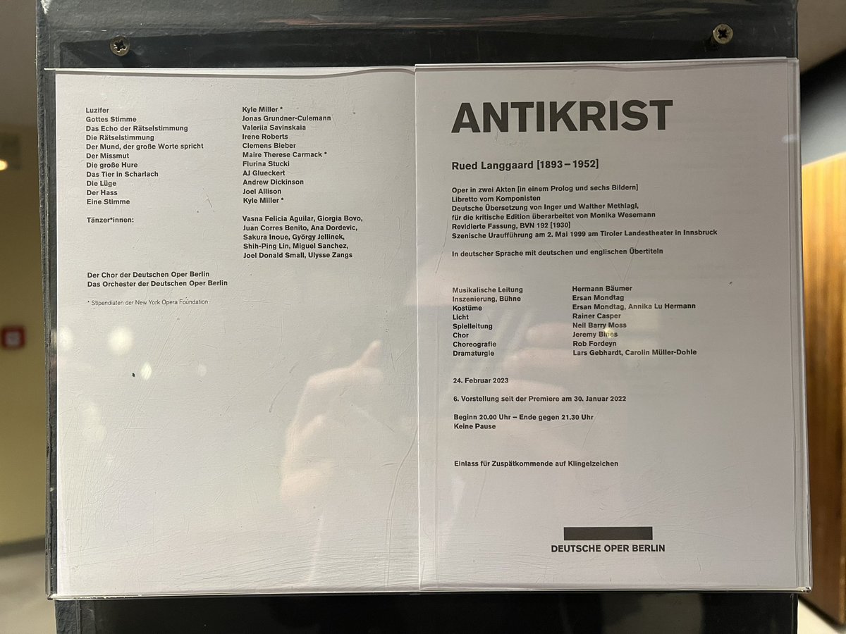 SchonHeiko's tweet photo. #Antikrist @deutsche_oper

LSD on stage: Schon allein @ErsanMondtag's Ausstattung ist ein Rausch, der nochmal sein musste. Und wer hätte gedacht, dass bei #RuedLanggaard die Bude, pardon, bumsvoll wird? Auch wenn es bei @NAXOS_de eine DVD geben wird: Bloß nicht absetzen! 💊🎶🤩 https://t.co/BaRU07C8He