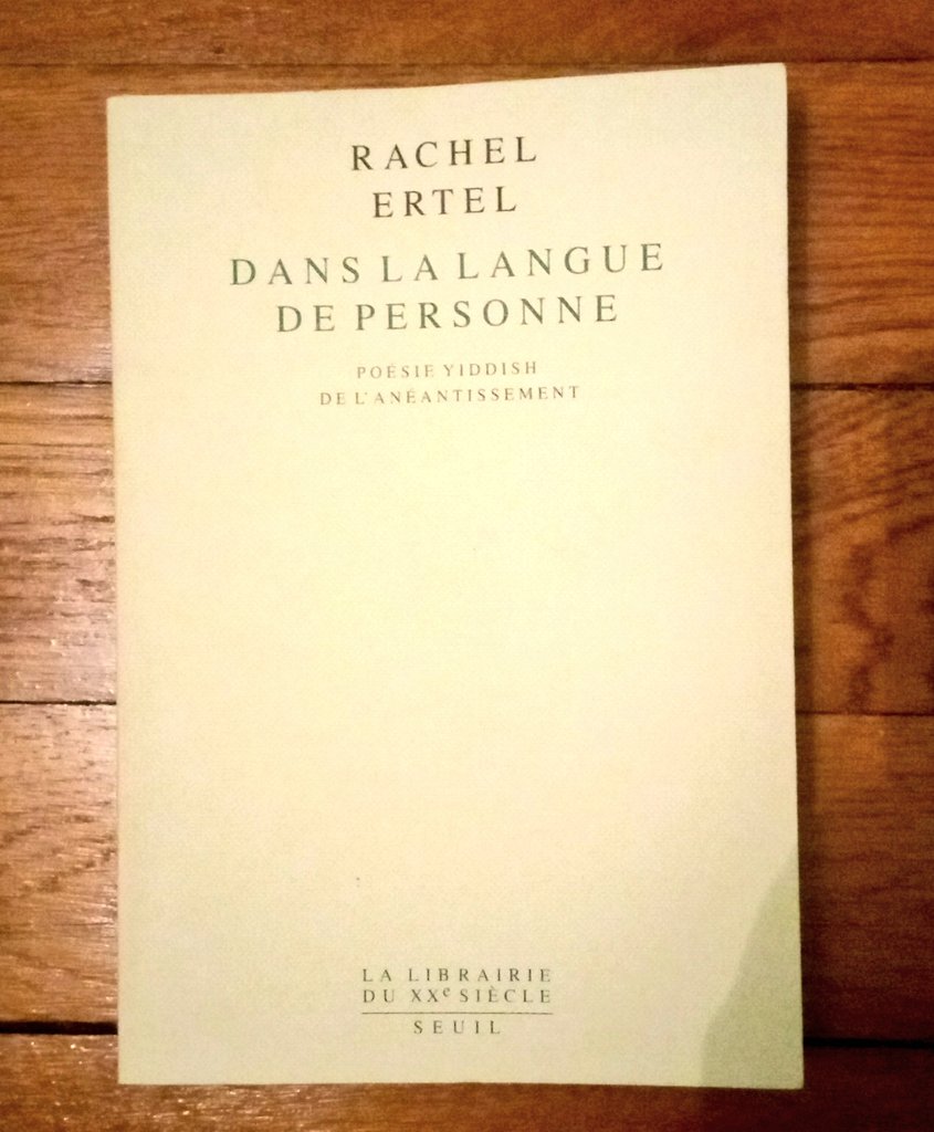 loutchostzin's tweet photo. Rachel Ertel a écrit un des plus vibrants hommages au Yiddish et au témoignage poétique avec Dans la langue de personne. C'est un texte d'un brillant tout particulier, qui célèbre la nécessité de l'image dans la restitution de l'imprononçable. Il y a de la grâce. https://t.co/FxJkVrCDrz