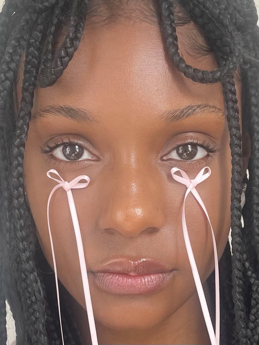CamriHewie's tweet photo. ribbon tears inspired by Simone Rocha AW 23 🎀🎀🎀💧💧💧 https://t.co/EuMixoES8S