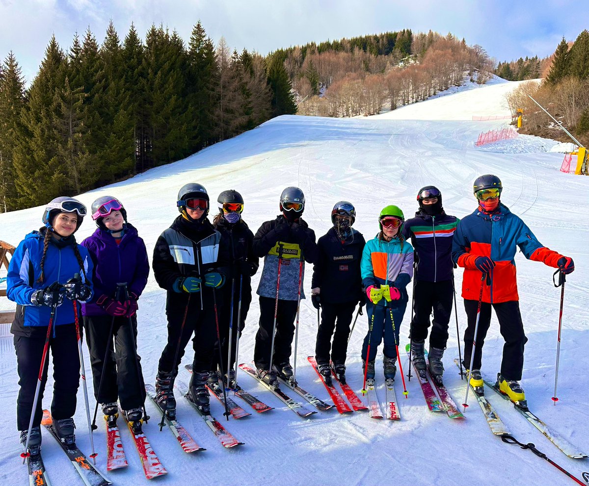AminaAhmed25's tweet image. Day 3… Skiing progress being made❗️❗️❗️
