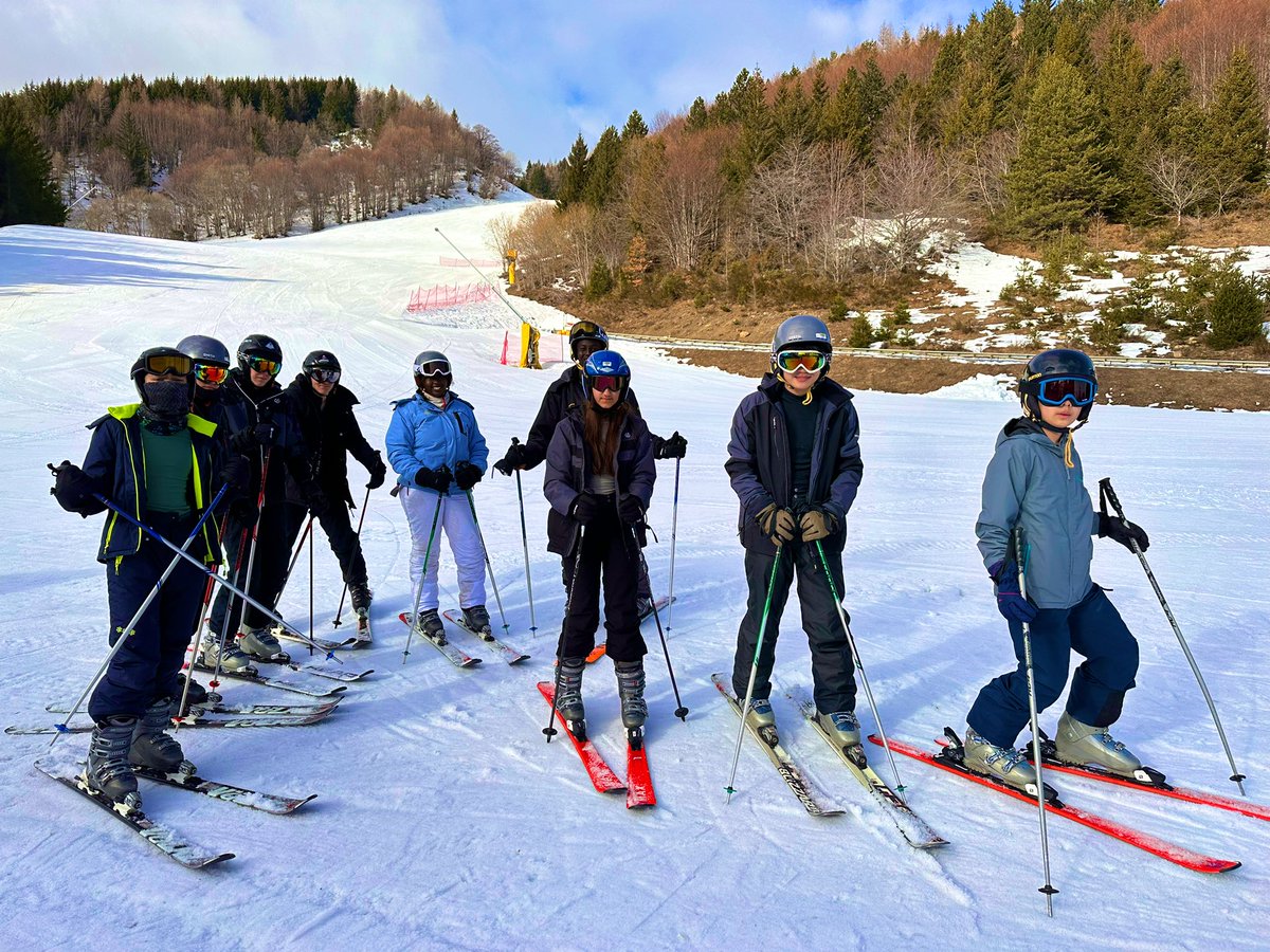 AminaAhmed25's tweet image. Day 3… Skiing progress being made❗️❗️❗️