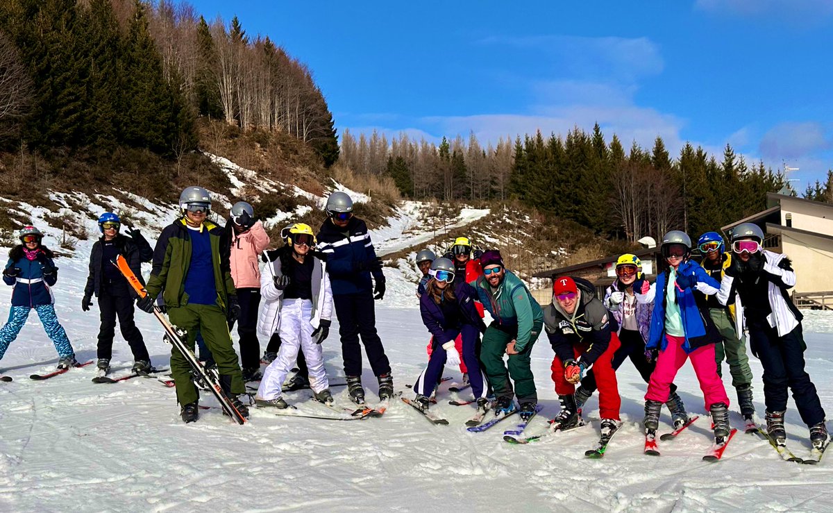 AminaAhmed25's tweet image. Day 3… Skiing progress being made❗️❗️❗️