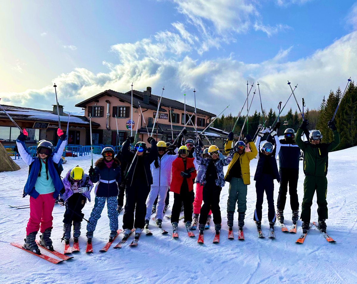 AminaAhmed25's tweet image. Day 3… Skiing progress being made❗️❗️❗️